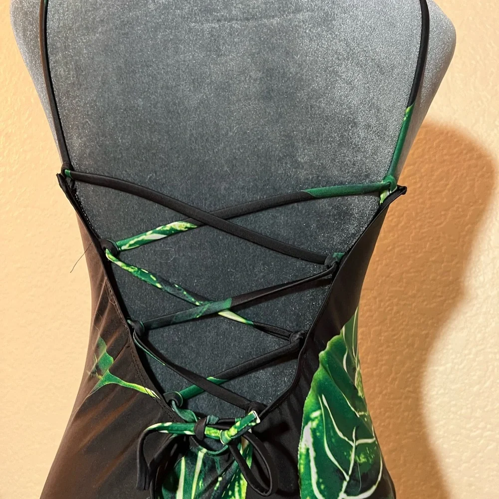 NWOT BLACK LACE-UP ADJUSTABLE LOW BACK ONE PIECE WITH TROPICAL LEAF PRINT - Picture 7 of 11